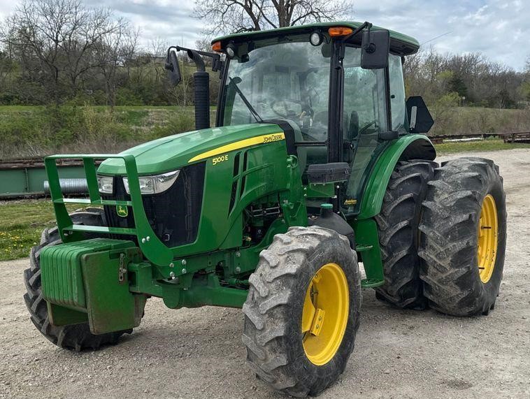 2017 John Deere 5100E MFWD tractor